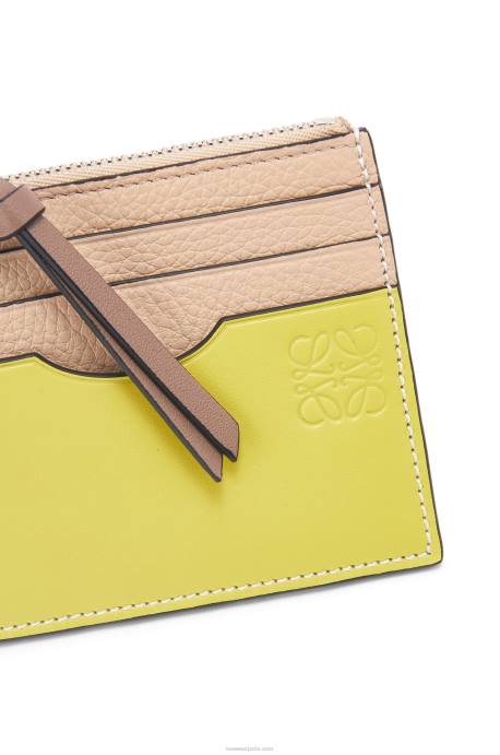 Loewe mujer tarjetero cuadrado de suave piel de becerro graneada con cadena LP641381 desnudo/citronela
