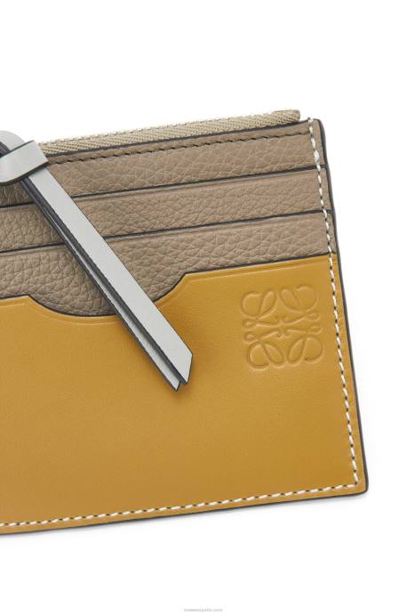 Loewe mujer tarjetero cuadrado de suave piel de becerro graneada con cadena LP641382 verde laurel/ocre