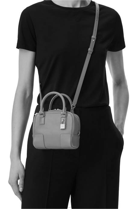 Loewe mujer Bolso amazona 16 cuadrado de piel de becerro napa LP64140 negro