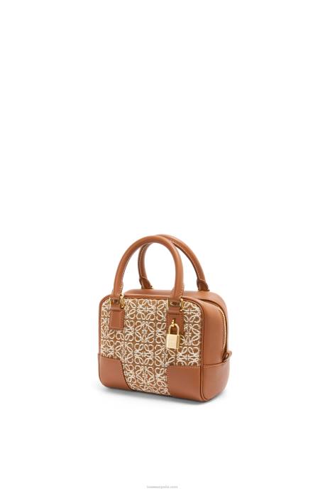Loewe mujer Bolso amazona 16 square en jacquard anagrama y piel de becerro LP64163 bronceado/pacana
