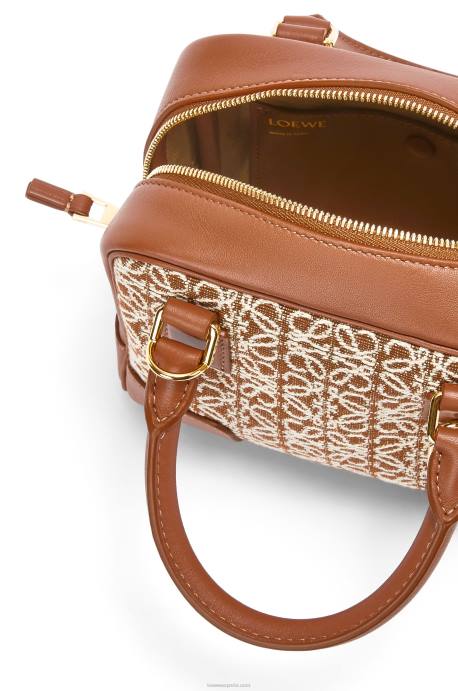 Loewe mujer Bolso amazona 16 square en jacquard anagrama y piel de becerro LP64163 bronceado/pacana