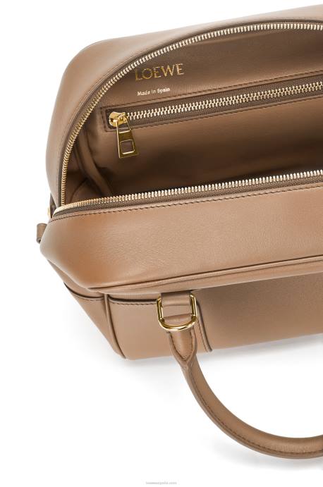 Loewe mujer Bolso amazona 19 cuadrado de piel de becerro napa LP64170 color visón