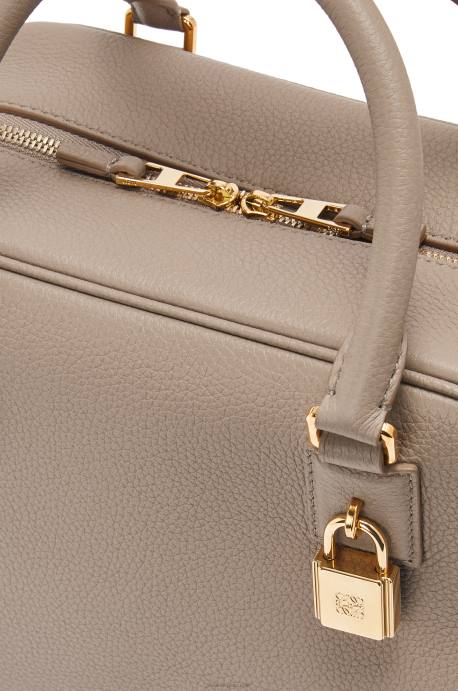 Loewe mujer Bolso amazona 19 cuadrado de suave piel de becerro graneada LP64155 arena