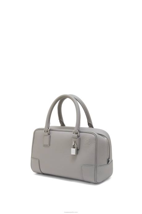 Loewe mujer Bolso amazona 23 de suave piel de becerro graneada LP64133 Perla gris