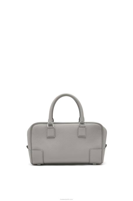 Loewe mujer Bolso amazona 23 de suave piel de becerro graneada LP64133 Perla gris
