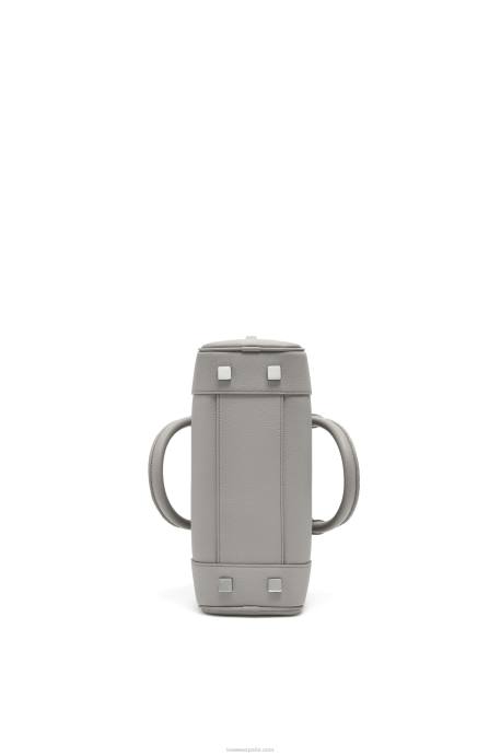 Loewe mujer Bolso amazona 23 de suave piel de becerro graneada LP64133 Perla gris