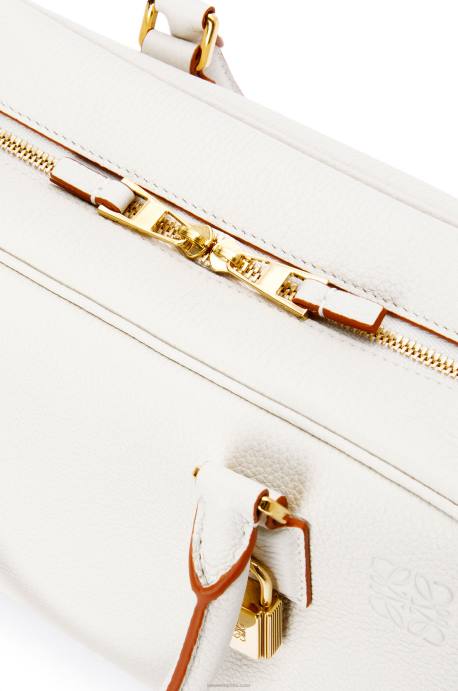 Loewe mujer Bolso amazona 23 de suave piel de becerro graneada LP64151 blanco suave