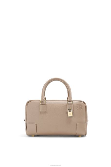 Loewe mujer Bolso amazona 23 de suave piel de becerro graneada LP64154 arena