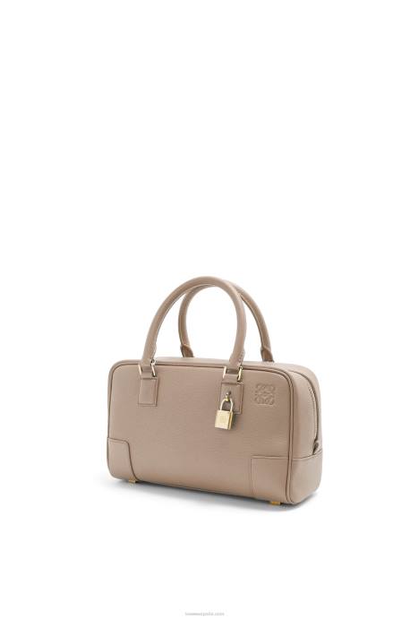 Loewe mujer Bolso amazona 23 de suave piel de becerro graneada LP64154 arena
