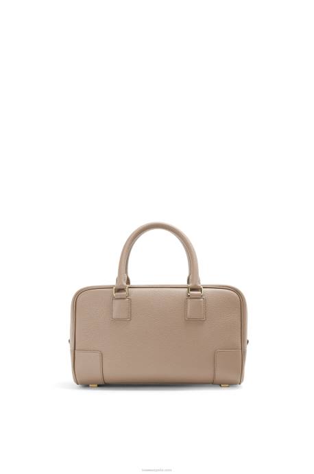 Loewe mujer Bolso amazona 23 de suave piel de becerro graneada LP64154 arena