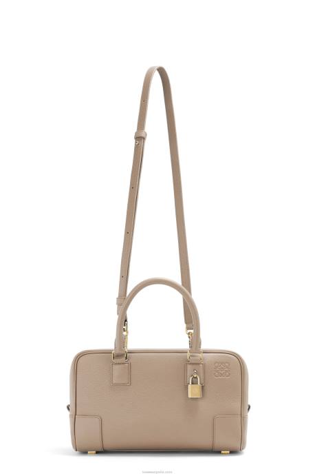 Loewe mujer Bolso amazona 23 de suave piel de becerro graneada LP64154 arena
