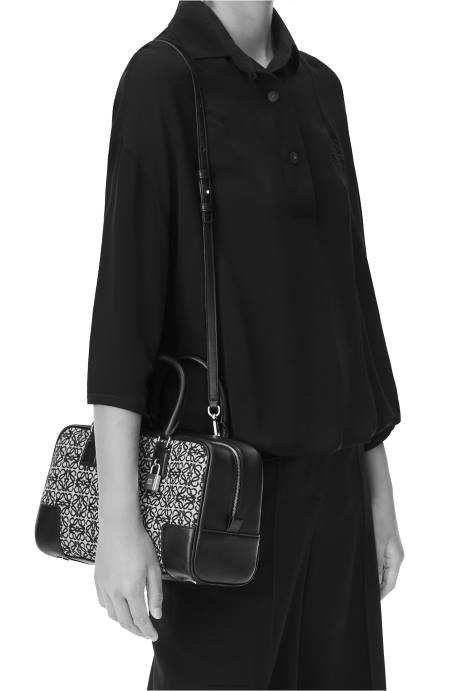 Loewe mujer Bolso amazona 28 de jacquard anagrama y piel de becerro LP64168 azul marino/negro