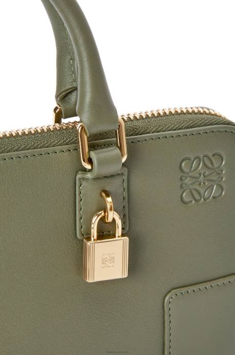 Loewe mujer bolsito amazona de napa de becerro LP64281 aguacate verde