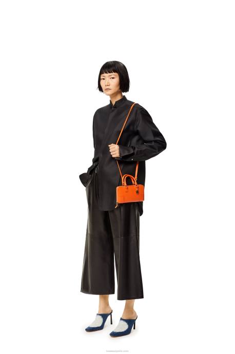 Loewe mujer bolsito amazona de napa de becerro LP64283 naranja