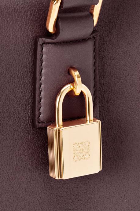 Loewe mujer bolso amazona 28 de piel de becerro napa LP64173 ciruela pasa