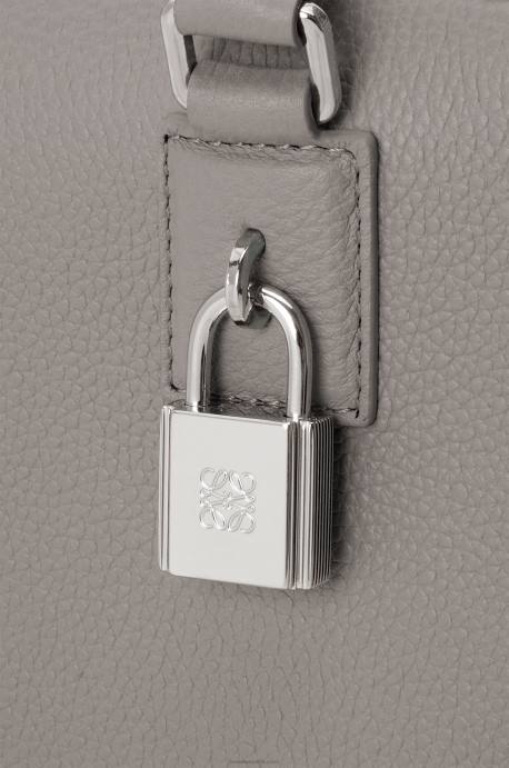 Loewe mujer bolso amazona 28 de suave piel de becerro graneada LP64134 Perla gris