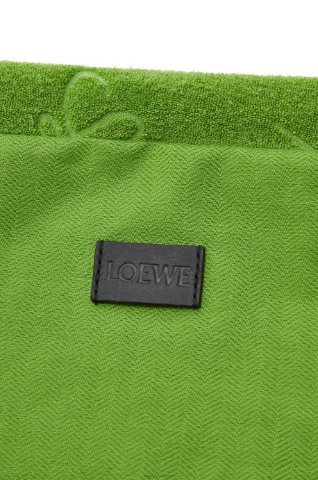 Loewe mujer bolsito con cordón en toalla de algodón LP64582 verde