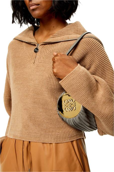 Loewe mujer bolsito para pulsera de napa de becerro y latón LP64622 gris asfalto