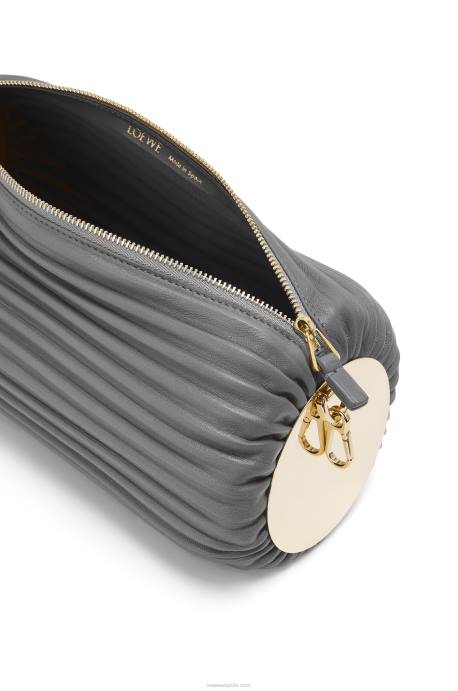 Loewe mujer bolsito para pulsera de napa de becerro y latón LP64622 gris asfalto