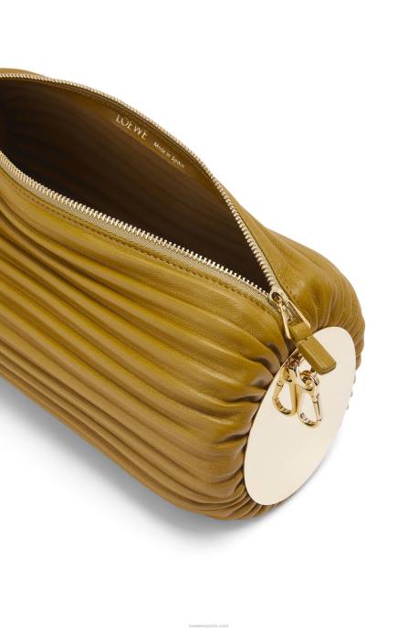 Loewe mujer bolsito para pulsera de napa de becerro y latón LP64624 ocre