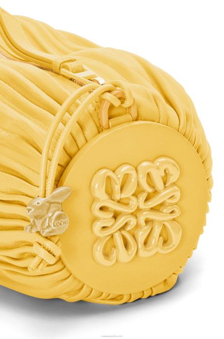 Loewe mujer bolsito pulsera en napa plisada LP64602 glaseado amarillo pálido