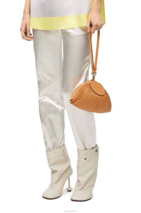 Loewe mujer bolsito pulsera en napa plisada LP64627 cálido desierto