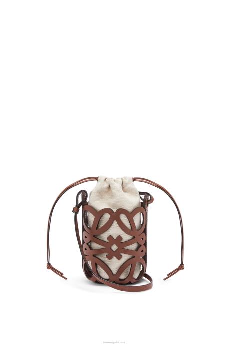 Loewe mujer bolsillo con anagrama recortado en piel de becerro clásica y lona LP64224 bronceado/crudo