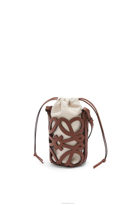 Loewe mujer bolsillo con anagrama recortado en piel de becerro clásica y lona LP64224 bronceado/crudo