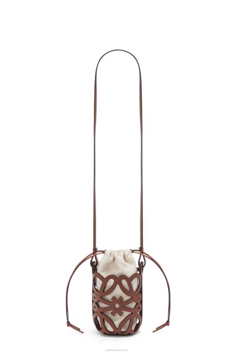 Loewe mujer bolsillo con anagrama recortado en piel de becerro clásica y lona LP64224 bronceado/crudo