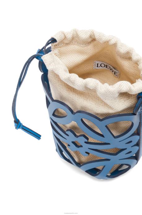 Loewe mujer bolsillo con anagrama recortado en piel de becerro clásica y lona LP64225 equipo universitario azul