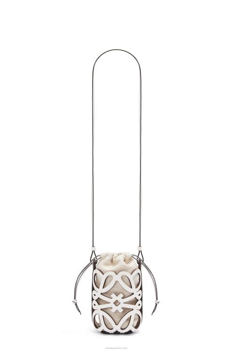 Loewe mujer bolsillo con anagrama recortado en piel de becerro clásica y lona LP64558 blanco/crudo