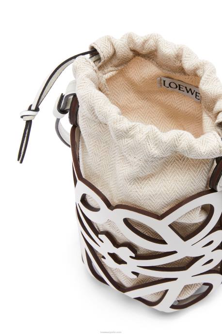 Loewe mujer bolsillo con anagrama recortado en piel de becerro clásica y lona LP64558 blanco/crudo