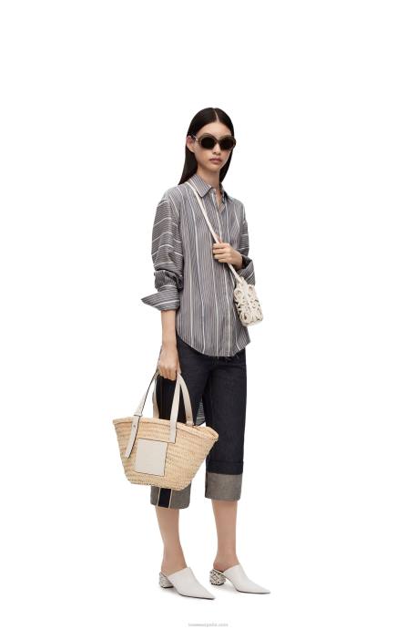 Loewe mujer bolsillo con anagrama recortado en piel de becerro clásica y lona LP64558 blanco/crudo