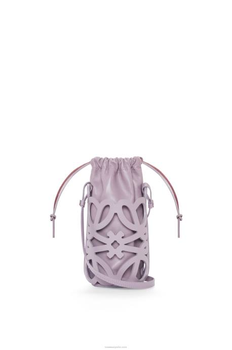 Loewe mujer bolsillo con anagrama recortado en piel de becerro clásica y napa LP64550 glaseado de berenjena pálido