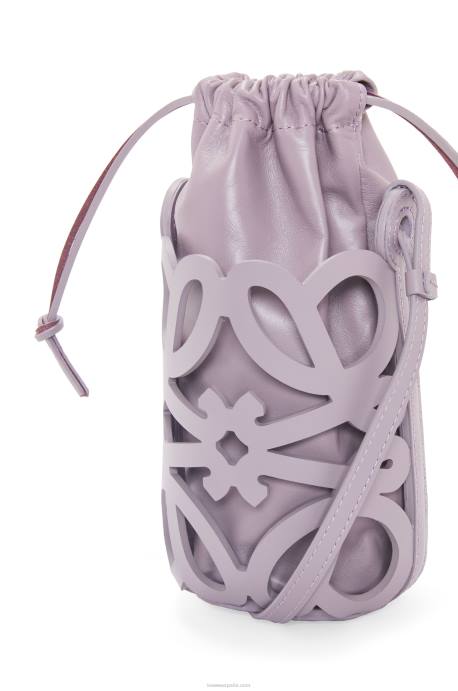 Loewe mujer bolsillo con anagrama recortado en piel de becerro clásica y napa LP64550 glaseado de berenjena pálido