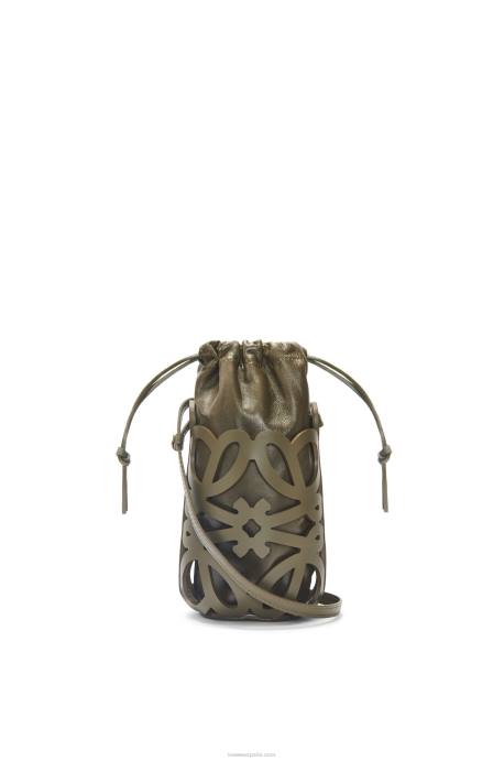 Loewe mujer bolsillo con anagrama recortado en piel de becerro clásica y napa LP64551 glaseado de polvo de té