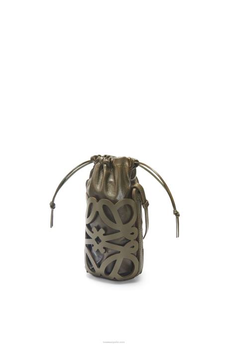 Loewe mujer bolsillo con anagrama recortado en piel de becerro clásica y napa LP64551 glaseado de polvo de té