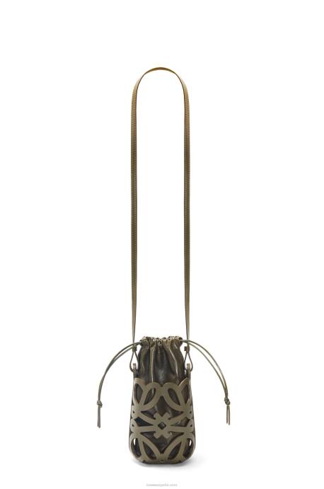 Loewe mujer bolsillo con anagrama recortado en piel de becerro clásica y napa LP64551 glaseado de polvo de té