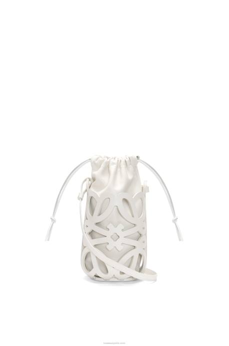 Loewe mujer bolsillo con anagrama recortado en piel de becerro clásica y napa LP64552 esmalte blanco