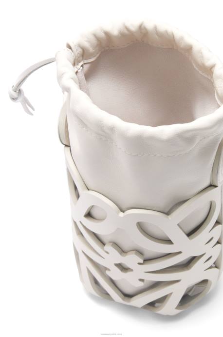 Loewe mujer bolsillo con anagrama recortado en piel de becerro clásica y napa LP64552 esmalte blanco