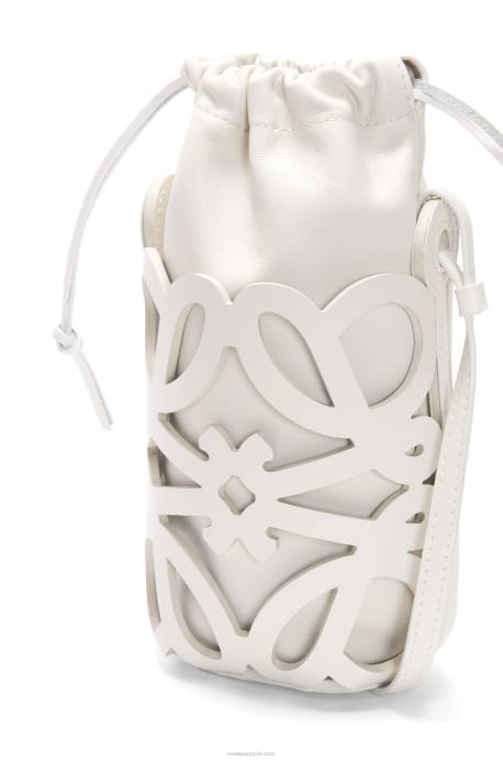 Loewe mujer bolsillo con anagrama recortado en piel de becerro clásica y napa LP64552 esmalte blanco
