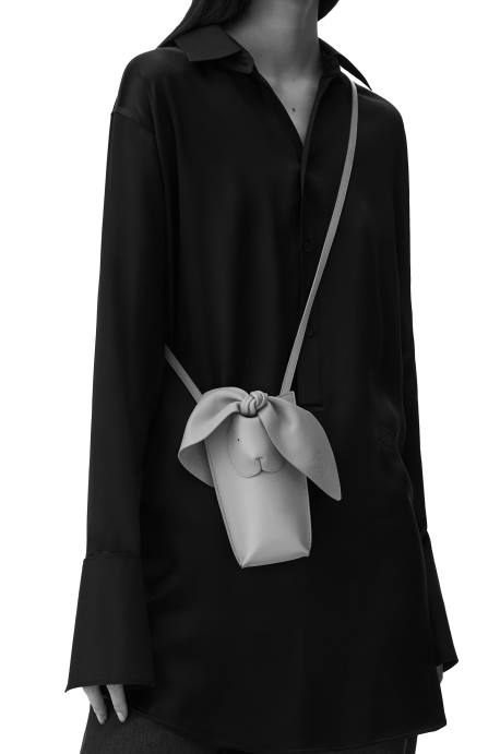 Loewe mujer bolsillo de conejito en piel de becerro clásica LP64621 flor de durazno