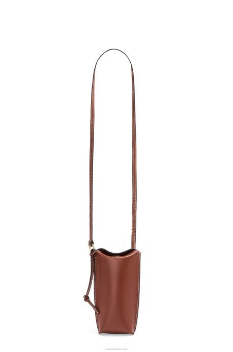 Loewe mujer bolsillo de puerta en piel de becerro suave LP64606 óxido
