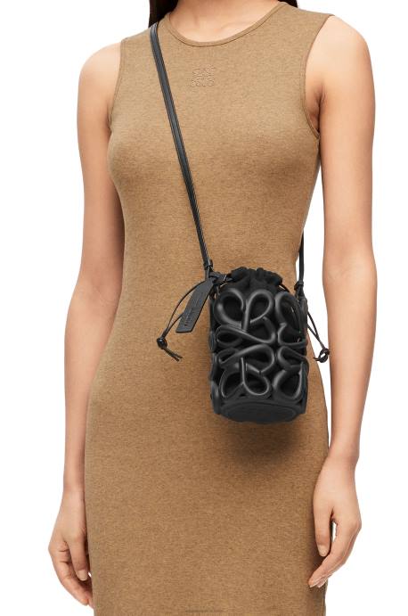 Loewe mujer bolsillo inflado con anagrama de gomaespuma ligera LP64578 negro