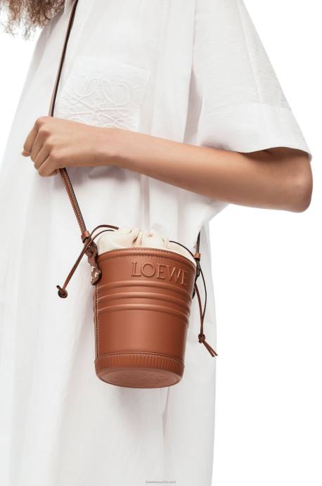 Loewe mujer bolsillo jardinero de piel de becerro LP64227 broncearse