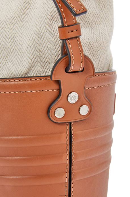 Loewe mujer bolsillo jardinero de piel de becerro LP64227 broncearse