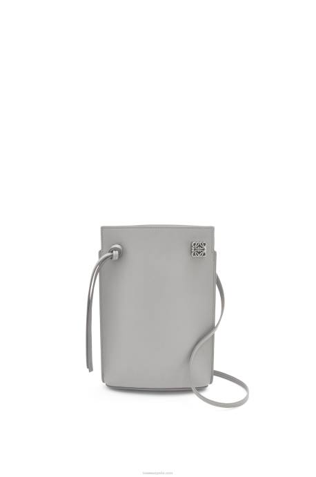 Loewe mujer bolsillo para dados en piel de becerro clásica LP64572 Perla gris
