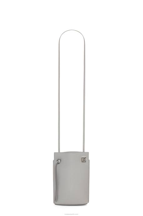 Loewe mujer bolsillo para dados en piel de becerro clásica LP64572 Perla gris