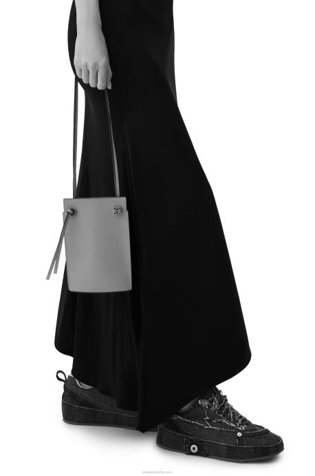 Loewe mujer bolsillo para dados en piel de becerro clásica LP64575 negro