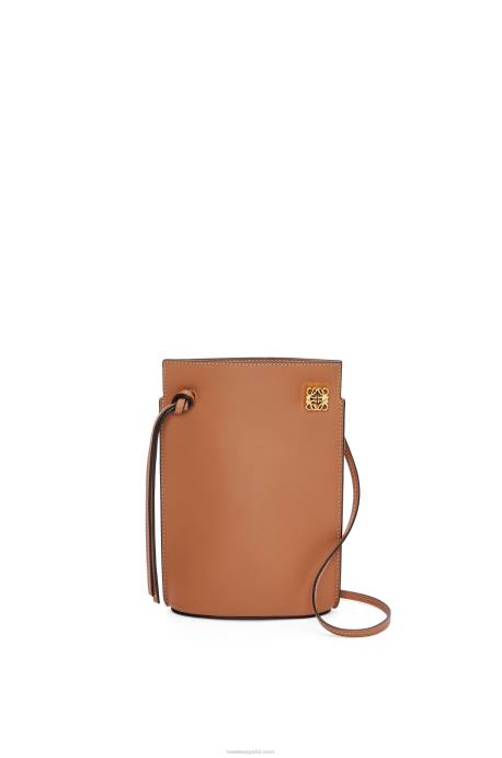 Loewe mujer bolsillo para dados en piel de becerro clásica LP64620 broncearse